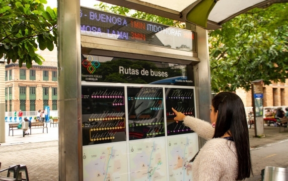 Medellín ya cuenta con paraderos inteligentes de buses