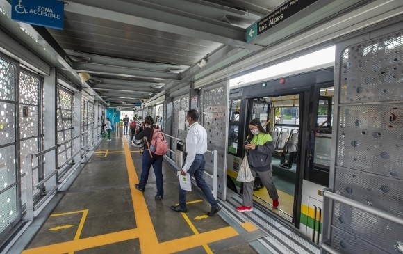 Para evitar contacto con conductores, Metro cambia ingresos en buses padrones